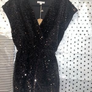 Black fancy romper. Brand: Honey Punch. Size: M. Material: Soft w/ Sequins.